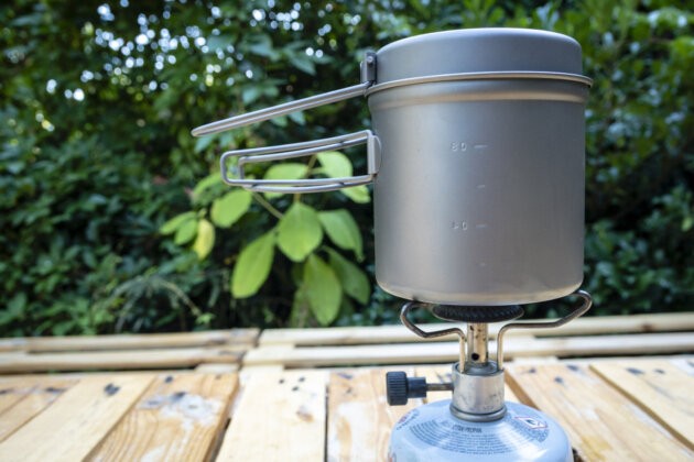 Titanovy Esus s poklickou na plynovem varici